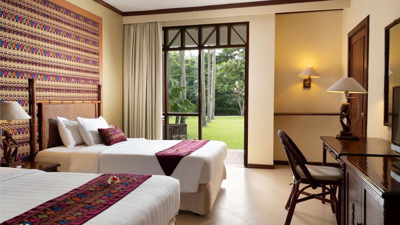 هوليداي ريزورت لومبوك