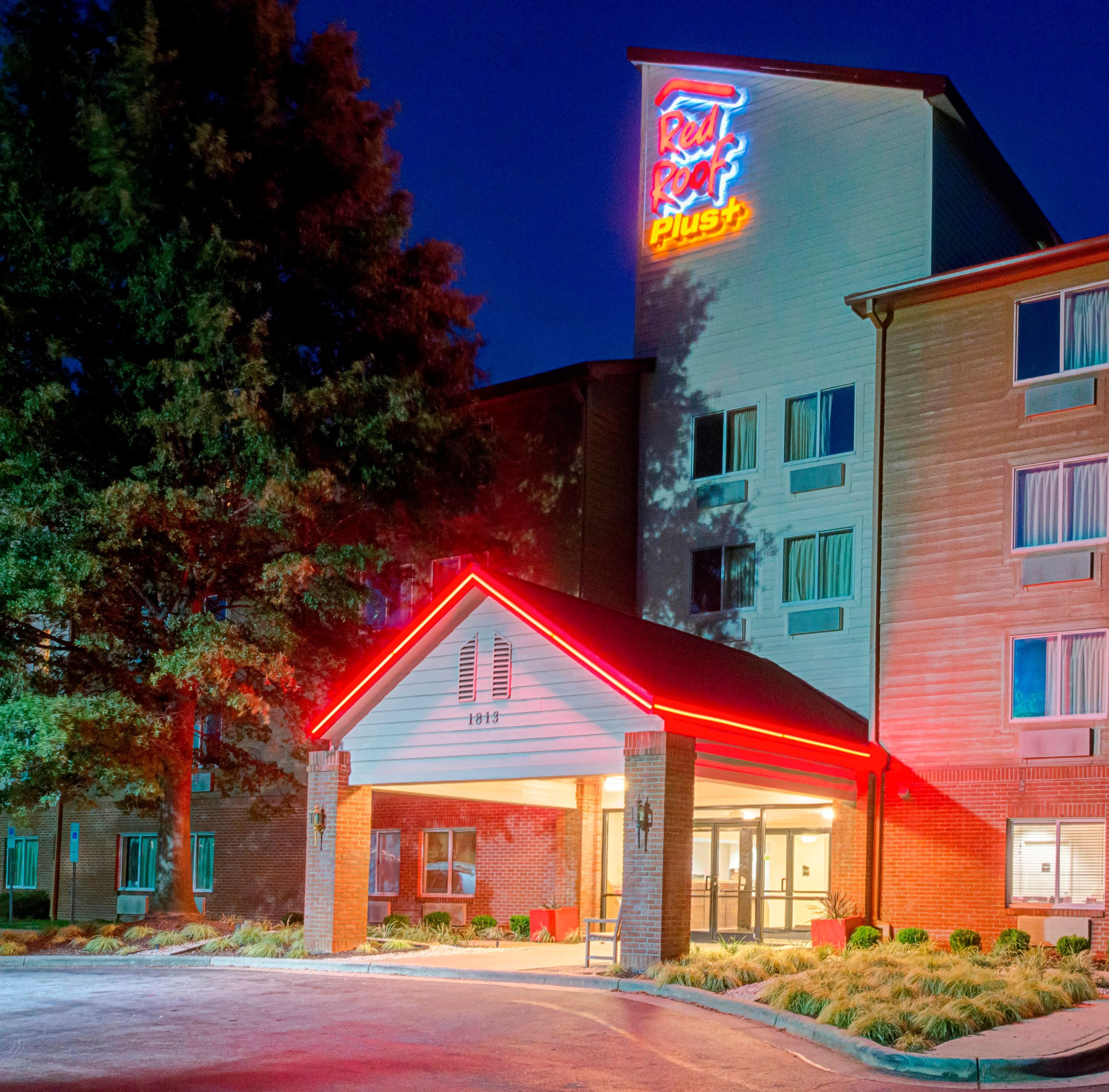 نزُل ريد روف إن بلس+ وسط مدينة رالي – جامعة ولاية نورث كارولينا/مركز المؤتمرات - راليغ - مبنى