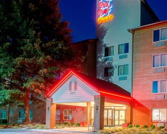Red Roof PLUS+ Raleigh Downtown - NCSU/Conv Center - Raleigh - Bygning