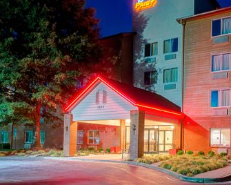 Red Roof PLUS+ Raleigh Downtown - NCSU/Conv Center - Raleigh - Edificio