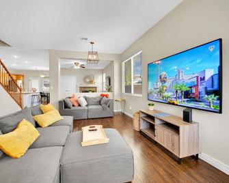 Seven Palms - Henderson - Living room