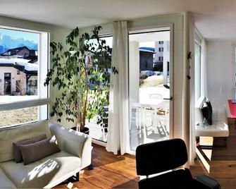 Stylish Apartment For Connoisseurs - Clean Air Guarantees - Trin - Sala de estar