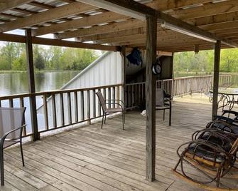 Relax with your whole family at Eagle’s Landing at Piney Branch - Lawrenceburg - Balcony