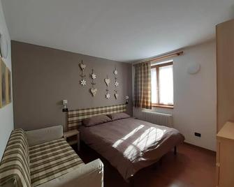 Maso dei Fiori in the mountains with views of the Brenta Dolomites and Valle di Sole - Male - Schlafzimmer