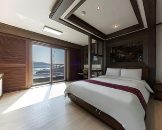 Ritz Castle Resort - Taean - Bedroom