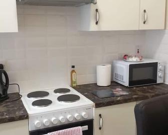 Charming 1-Bed Apartment in Cork - Cork - Kitchen