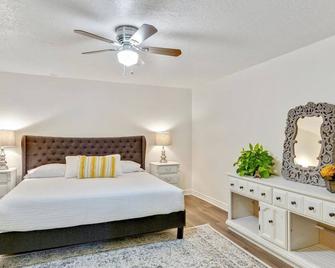 Play & Gather in Luxury,Pets too! Close to it Everything! - Orem - Bedroom