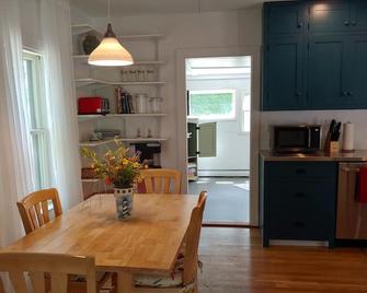 Charming In-Town Rockland Home - Rockland - Dining room