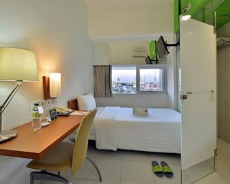Whiz Hotel Pemuda Semarang - סמראנג - חדר שינה