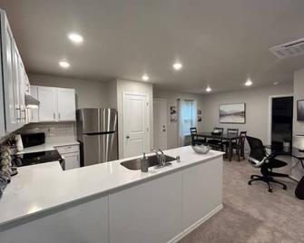 Beautiful and amazing community - Graham - Kitchen