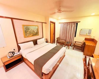 President Hotel - Surendranagar - Bedroom