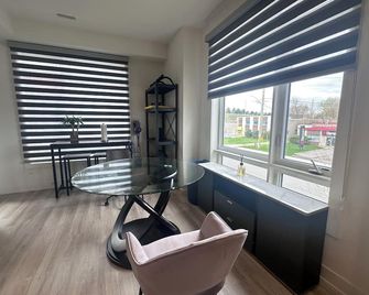 2bedroom Townhome in South Richmond Hill - Richmond Hill - Dining room