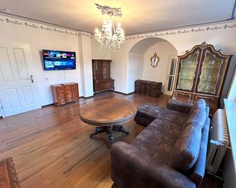 Schloss in der sächsischen Schweiz - Luxus Apartments - Dohna - Wohnzimmer