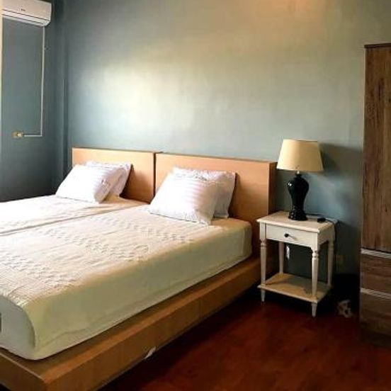 Bedroom view of lee's home2