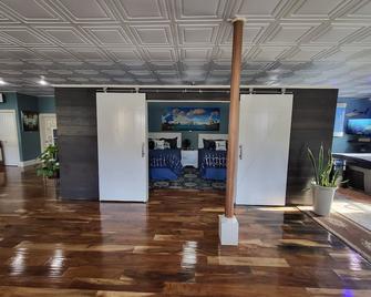 4000 sq ft Luxury Loft Downtown Duluth! - Duluth - Lobby