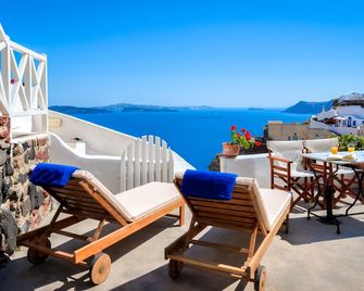 Chelidonia Traditional Villas - אויה - מרפסת