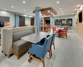 Holiday Inn Express & Suites San Antonio Nw Near Seaworld By IHG - San Antonio
