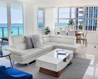 Seacoast Suites - Miami Beach - Living room