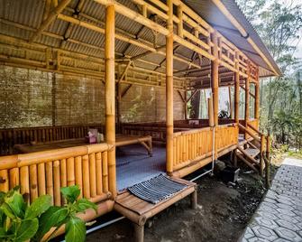 OYO 3772 Cigadog Residence - Ciwidey - Patio