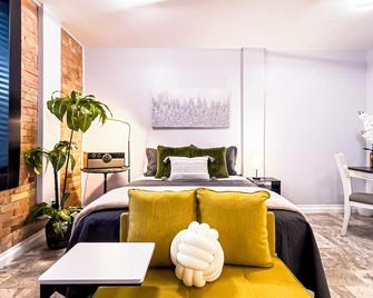 Incredible Downtown Apartment W/ Views & Desk @ The Virginia Grand -Downtown If - Idaho Falls - Bedroom