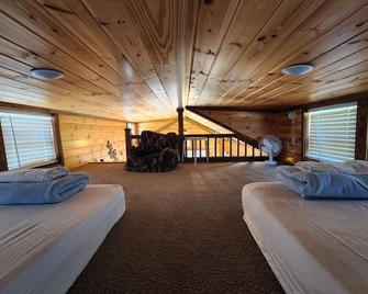 Emberglow Outdoor Resort - Mill Spring - Habitación