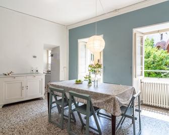 Appartamento con piccolo giardino Cannero Riviera - Cannero Riviera - Dining room