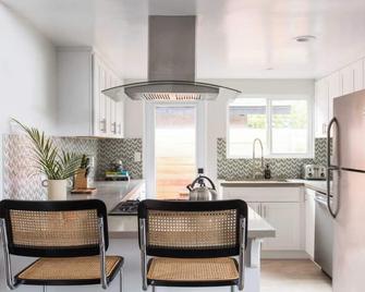 Hamilton I II Buyout By Avantstay Modern 6 Bdr W Spa Rooftop Patio - Del Mar - Kitchen