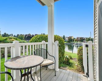 Cozy First Floor Condo on the Harbor - Manistee - Balcony