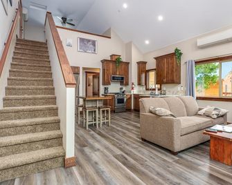 Devonshire - Aragon - Yosemite West - Living room