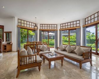 سوان بارادايس إيه برامانا إكسبيريانس - غيانيار - غرفة معيشة