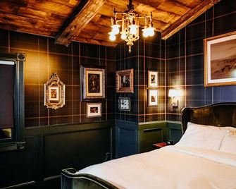 The Marionne & Quinn Double Queen Suite - Bootleggers Lodge on Lake Nokomis - Tomahawk