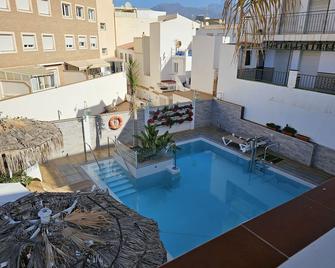 Hostal La Ermita - נרחה - בריכה