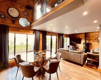 Luxury Loch Ness lodge with hot tub & sauna - Inverness - Dining room