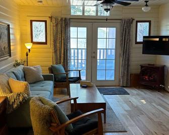 Cozy Cottage in Wrightwood - Wrightwood - Living room