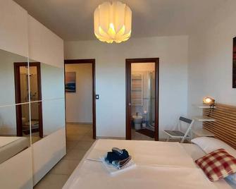 \'bella Vista\', Ap. mit 2 Schlafzimmer, 2 Bäder, 2 Balkone, Arbeitsplatz, Wifi - Penne - Bedroom