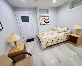 Cozy Guest Suite in Quiet Home with Private Entry - Vancouver - Makuuhuone