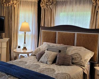 Enjoy the peace at our County Escape! Charm & beauty - inside & outdoor areas! - Winslow - Bedroom