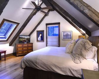 The Restoration /Luxury Historical Home Only One Block Off Elk Ave - Crested Butte - Bedroom