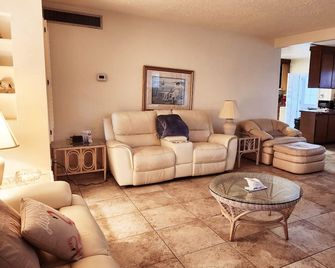 Silver Sands Motel - Clearwater Beach - Living room