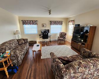 Come home to this beautiful,spacious and relaxing 3 bedroom home - Arnold's Cove - Sala de estar
