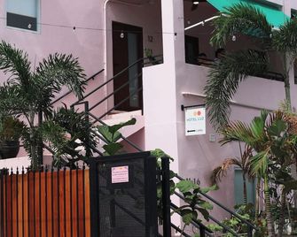 Room 6: Affordable Cool in Santurce Arts Area - San Juan