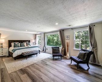 Picture Perfect Lake-Front Getaway - Conyers - Bedroom