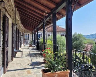 Cascina Marenco Langhe Country House Moscato - Cessole - Balcón