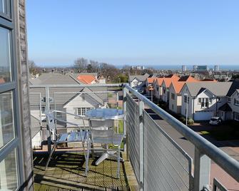 Parkhill Luxury Serviced Apartments - Hilton Campus - Aberdeen - Balcony