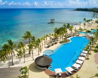 ميريديان إل موريس - بوينتي او بيمينتس - حوض السباحة