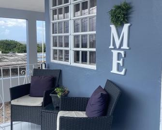 Cozy Home w/ private parking- 10 min to beach - Arecibo - Balcón
