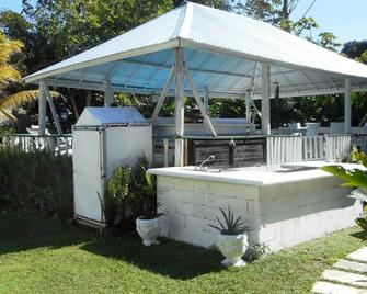 Chippewa Village Stone House - Negril - Patio