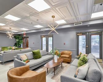 The West End - St. Louis - Salon