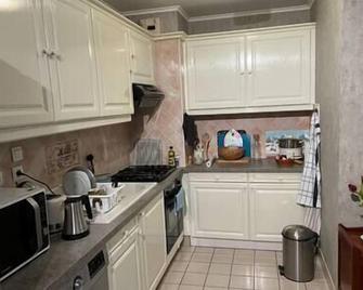 Le Clos du Chateau Rouge 3 avec Parking securisé - Annemasse - Kitchen