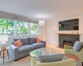 Upscale Southwest Harbor Retreat - Dog Friendly! - Southwest Harbor - Obývací pokoj